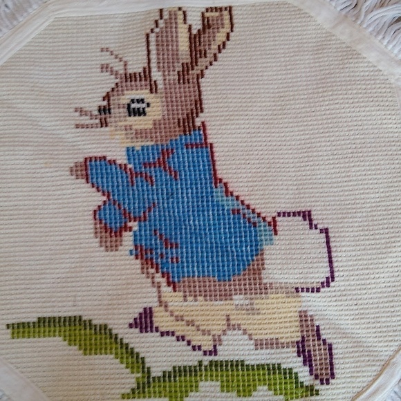 Vintage Peter Rabbit Latch Hook Rug 27" Finished Beatrix Potter Nursery Decor - Picture 4 of 7